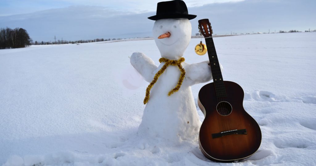playing-guitar-in-the-winter